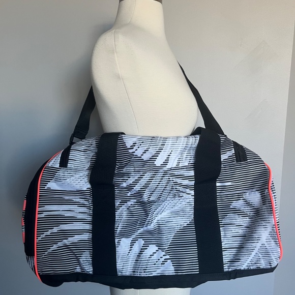 NWT Victoria's Secret Pink Duffle Bag Workout Sports Tote Tropical Palm Leaves - Picture 5 of 7